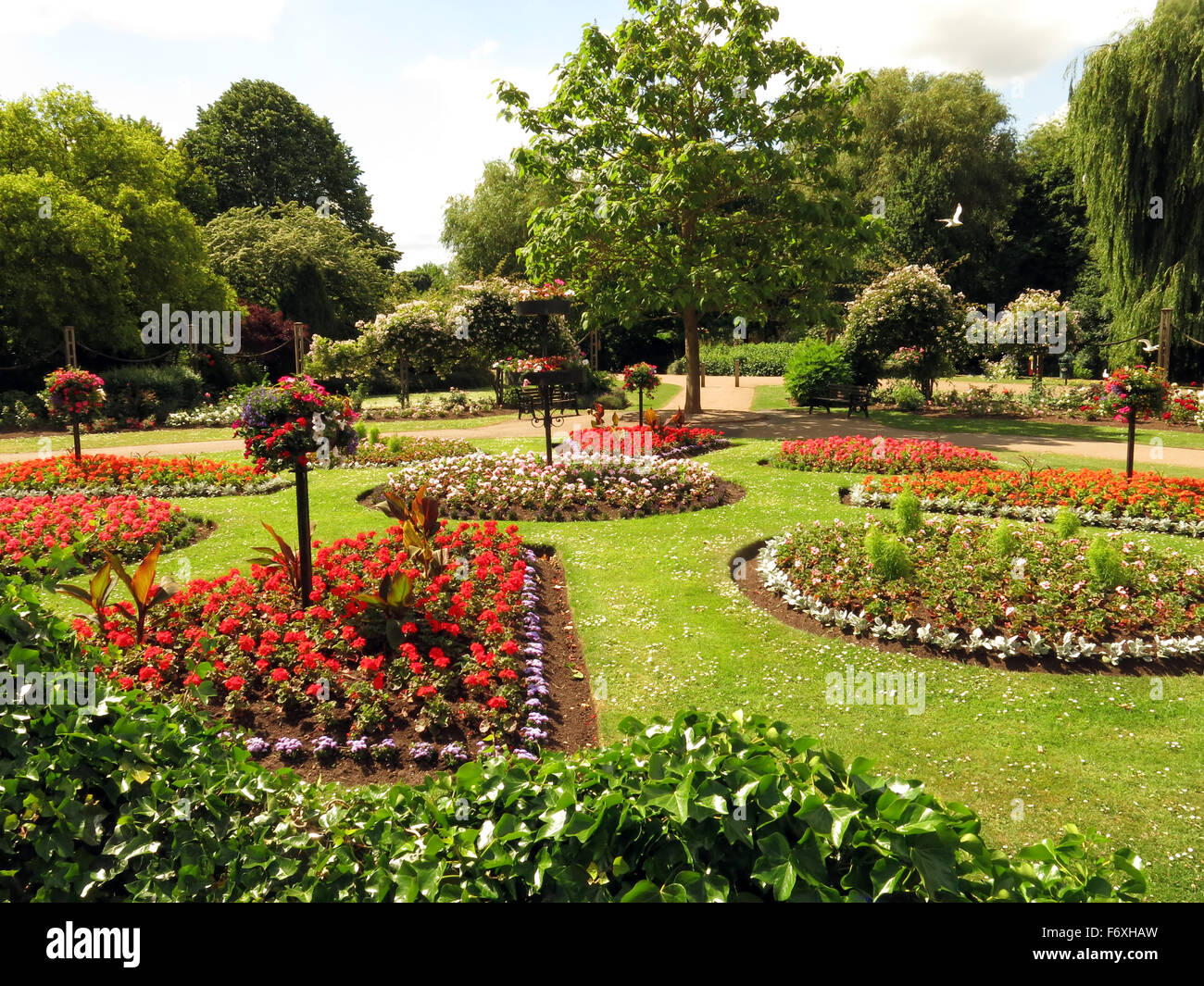 Formale Blumenbeete in Vivary Park in Taunton, Somerset, England, UK Stockfoto