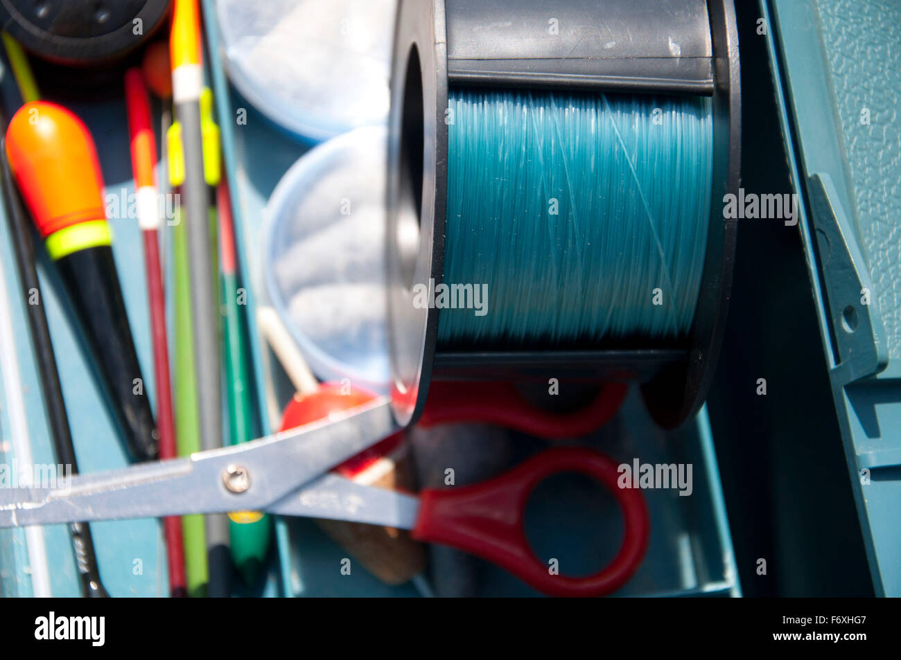 Angeln-Toolbox mit den notwendigen zur Ausübung des Sports. Stockfoto