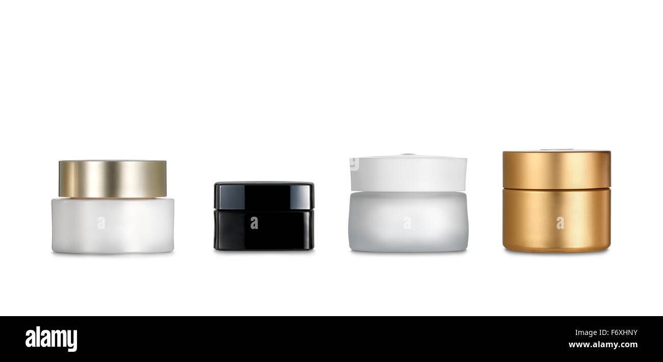 Cremetiegel. Vier Kosmetik Container isoliert auf weißem Hintergrund. Clipping-Pfad Stockfoto