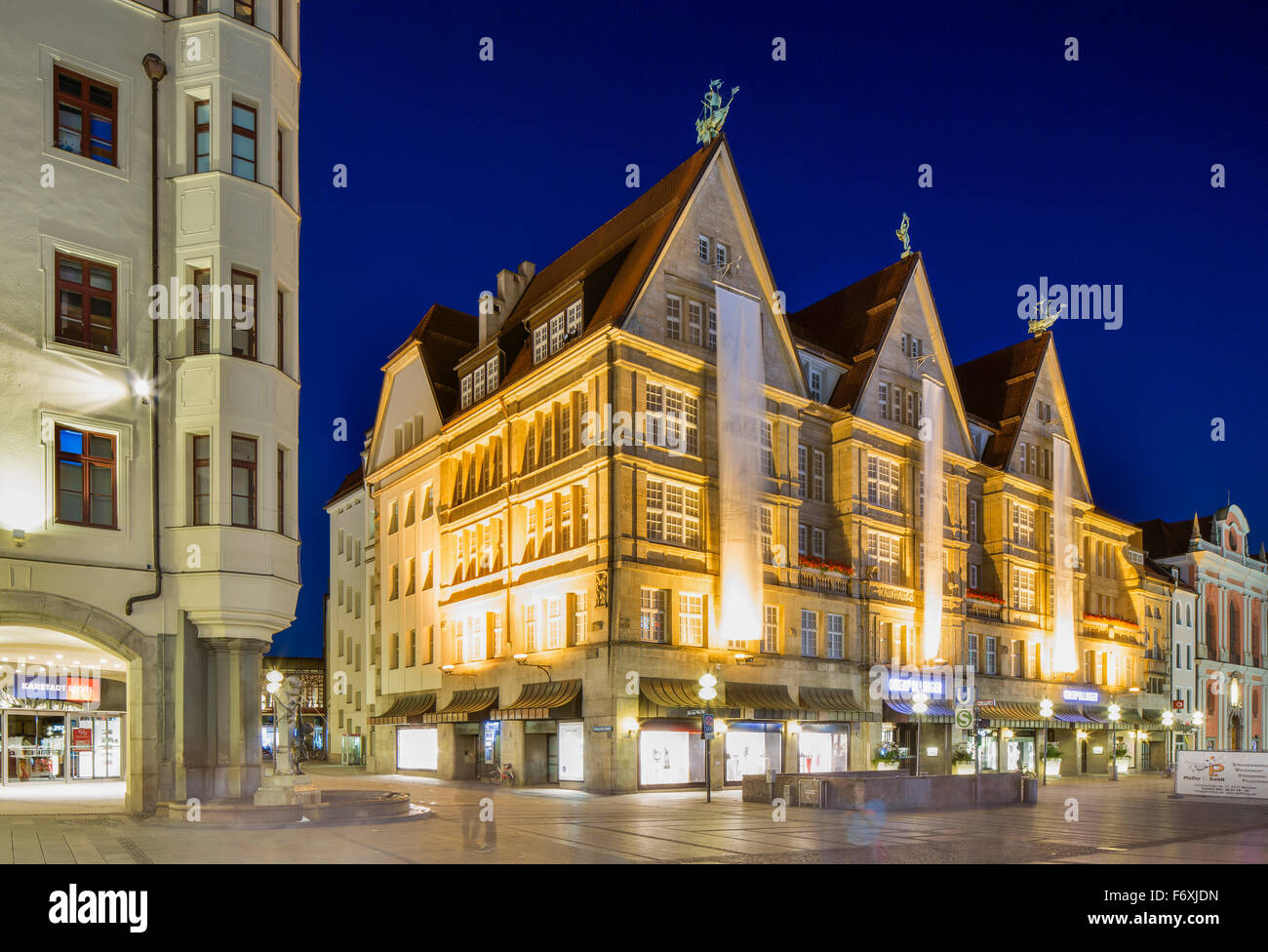Oberpollinger Einkaufspassage, Karstadt Sports, Fußgängerzone Neuhauser ...