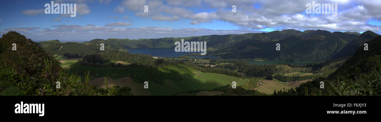 Panoramablick über den See Sete Cidades auf der Insel São Miguel, Azoren Stockfoto