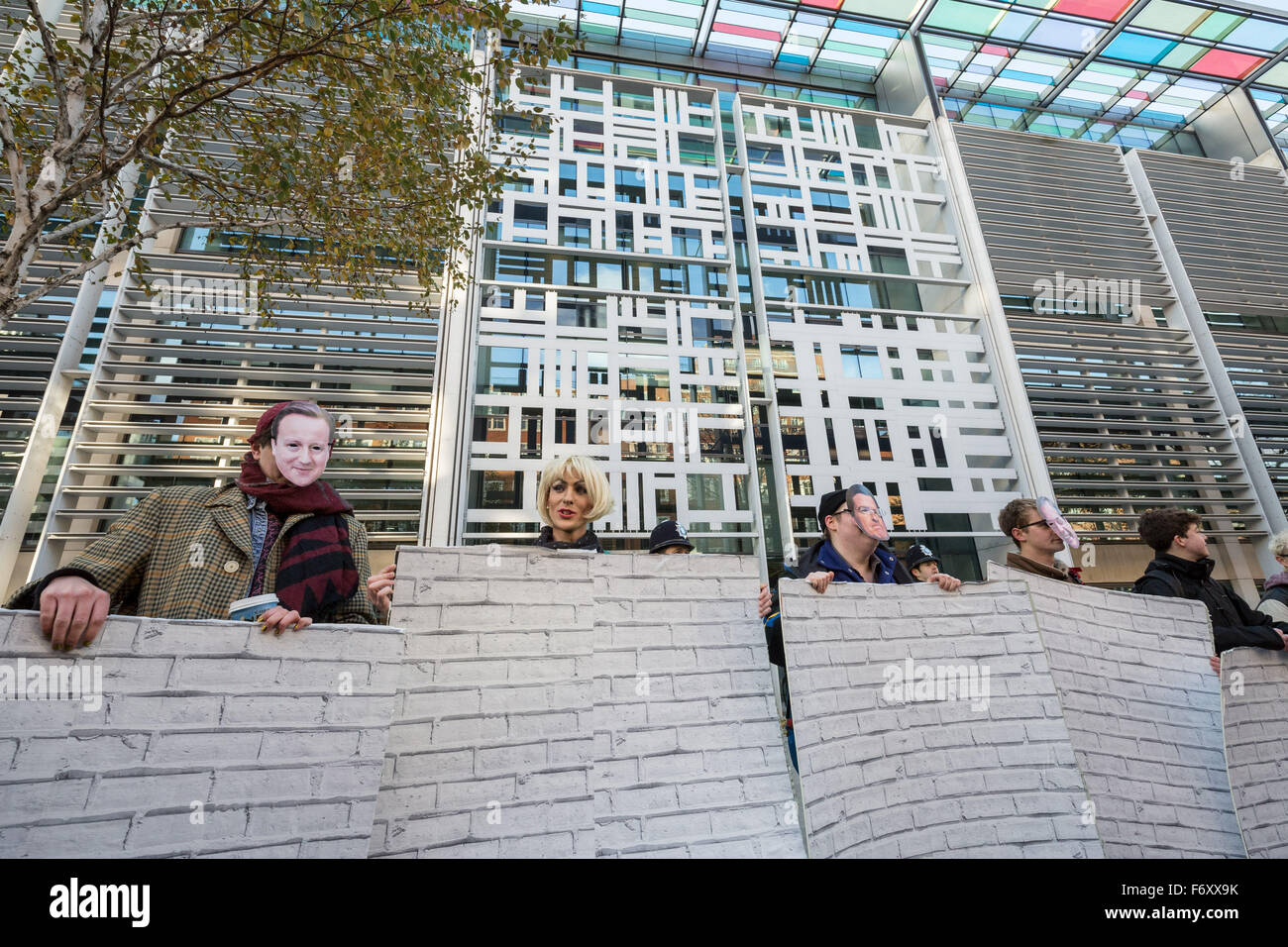 London, UK. 21. November 2015. "Keine Grenzen keine Fanatiker" LGBTI Unterstützung für Migranten Protest und außen Innenministerium gegen feindliche Einwanderungspolitik Credit-Rallye: Guy Corbishley/Alamy Live News Stockfoto