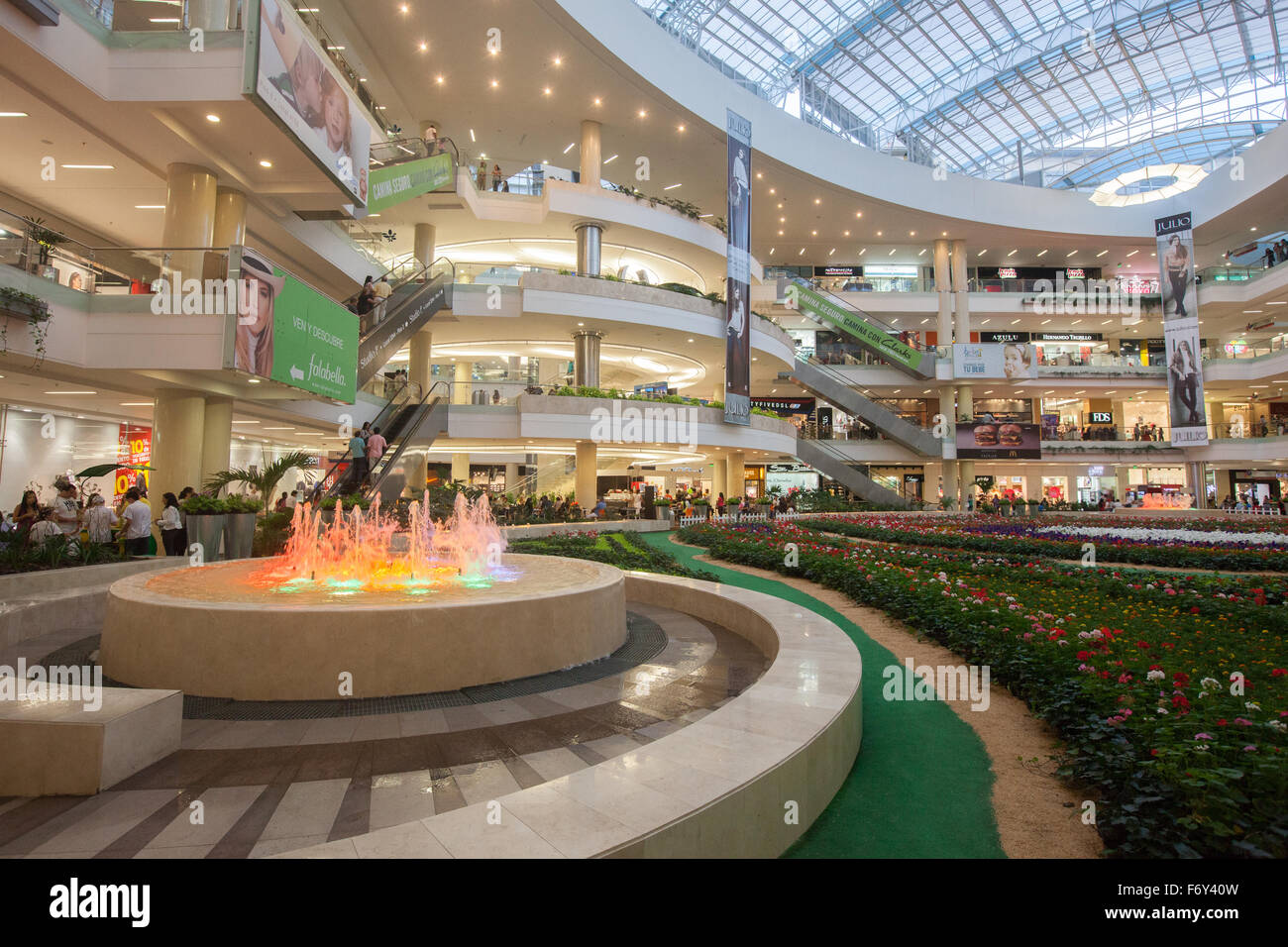 Centro Comercial Santafe Einkaufszentrum in Medellin, Kolumbien. Stockfoto