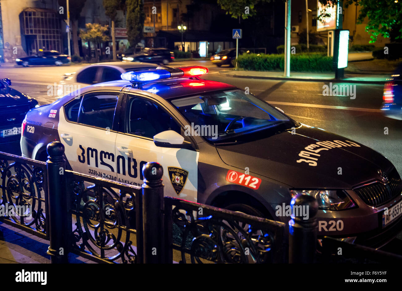 Polizeiauto Shota Rustaveli Avenue in Tiflis, der Hauptstadt Georgiens Stockfoto