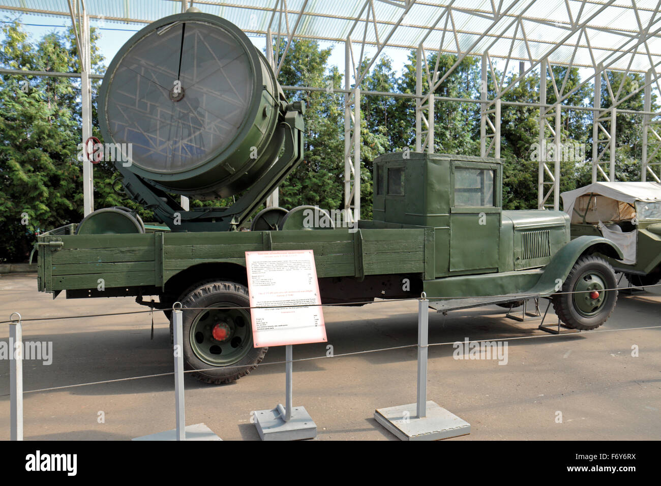 Eine sowjetische Z-15-4 b Flak motorisierten Scheinwerfer in der Exposition der militärischen Ausrüstung im Park Pobedy, Moskau, Russland. Stockfoto