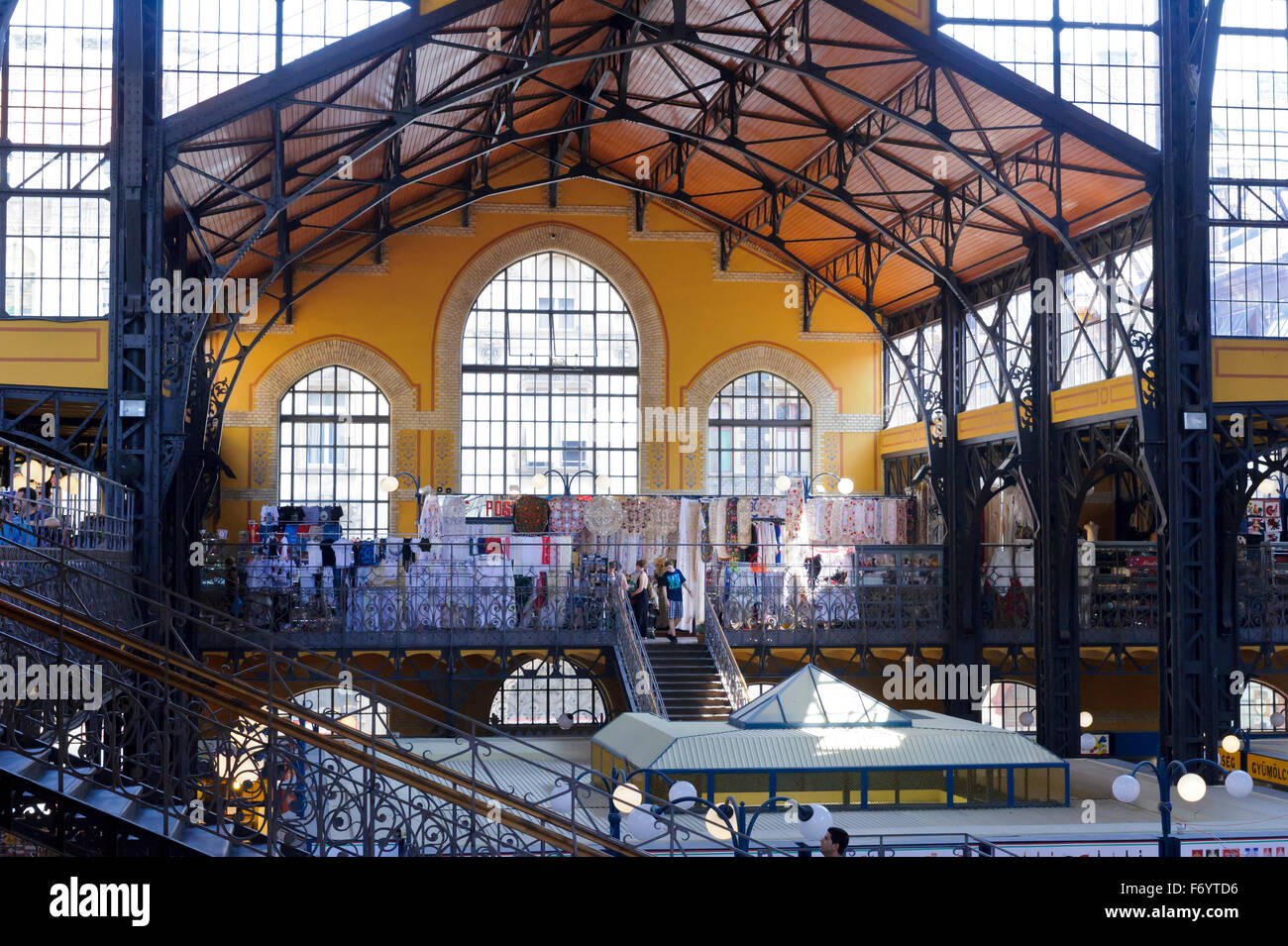 Innere der zentralen Markthalle, Budapest, Ungarn. Stockfoto