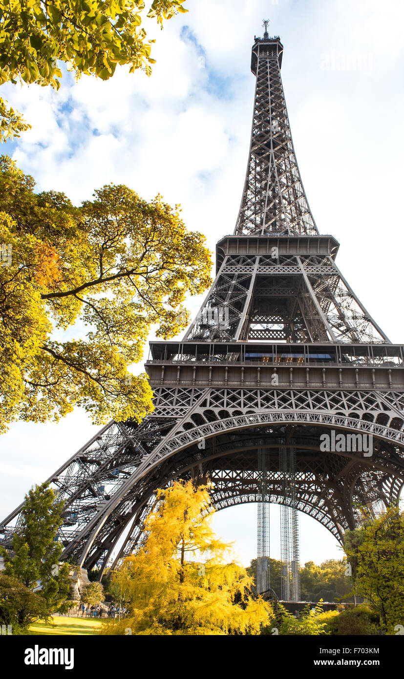 Berühmte Eiffelturm im Herbst. La Tour Eiffel, Paris, Frankreich Stockfoto