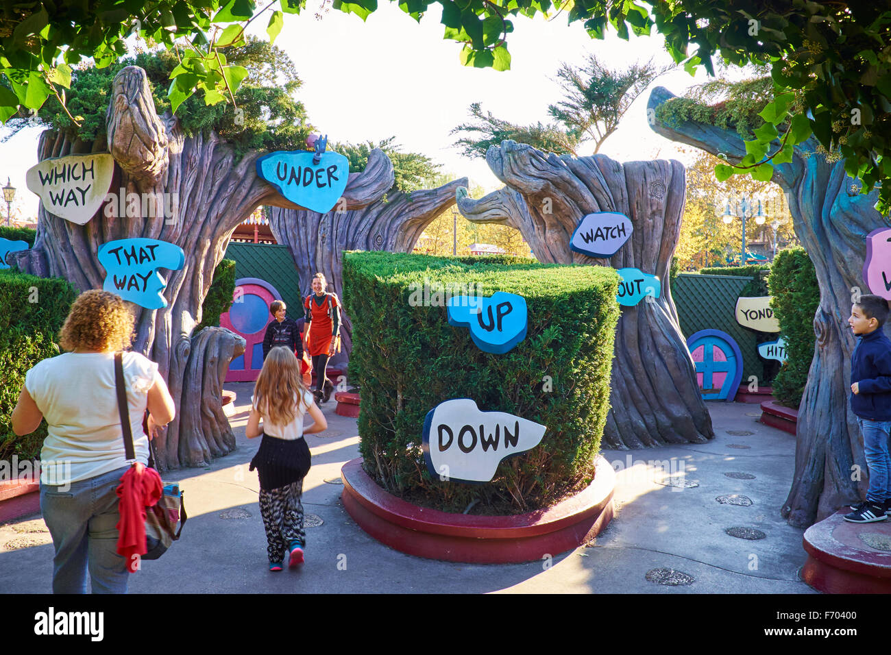 Eingang zum Alice es Curious Labyrinth im Fantasyland Disneyland Paris Marne-la-Vallée Chessy Frankreich Stockfoto