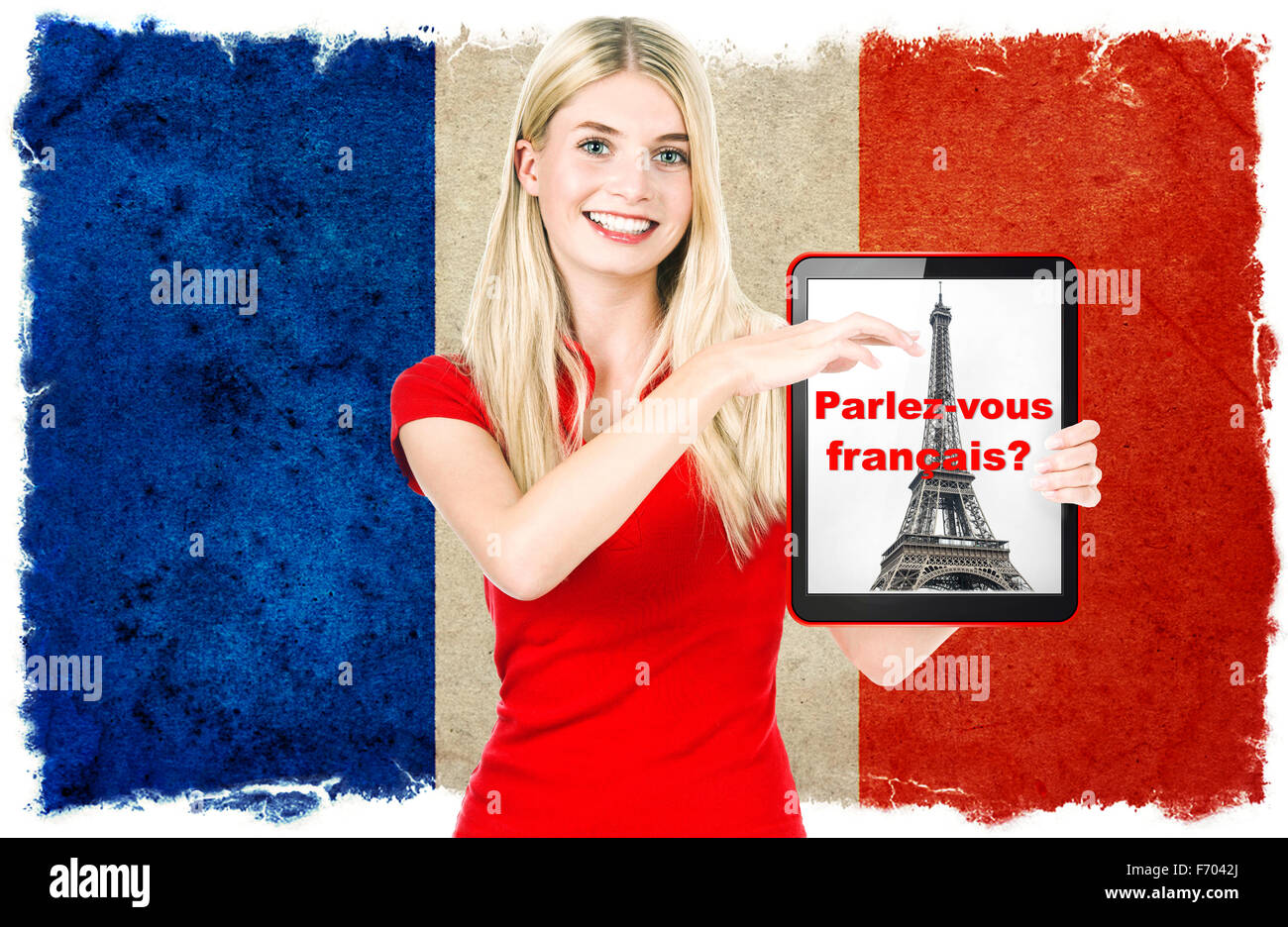 Französische Sprache-Learning-Konzepts. Junge Frau mit Flagge von Frankreich auf dem Hintergrund halten Tablet-pc. Beispieltext Learn Französisch! Stockfoto