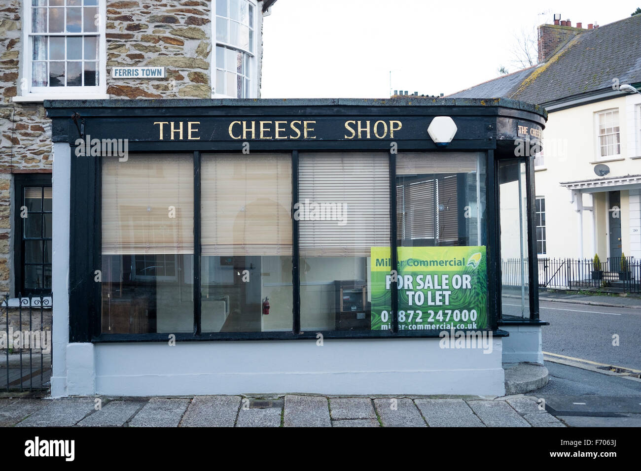 Leere Käse Ladengeschäft geschlossen in Truro, Cornwall, die auf der Suche nach einem neuen Eigentümer oder Mieter Stockfoto