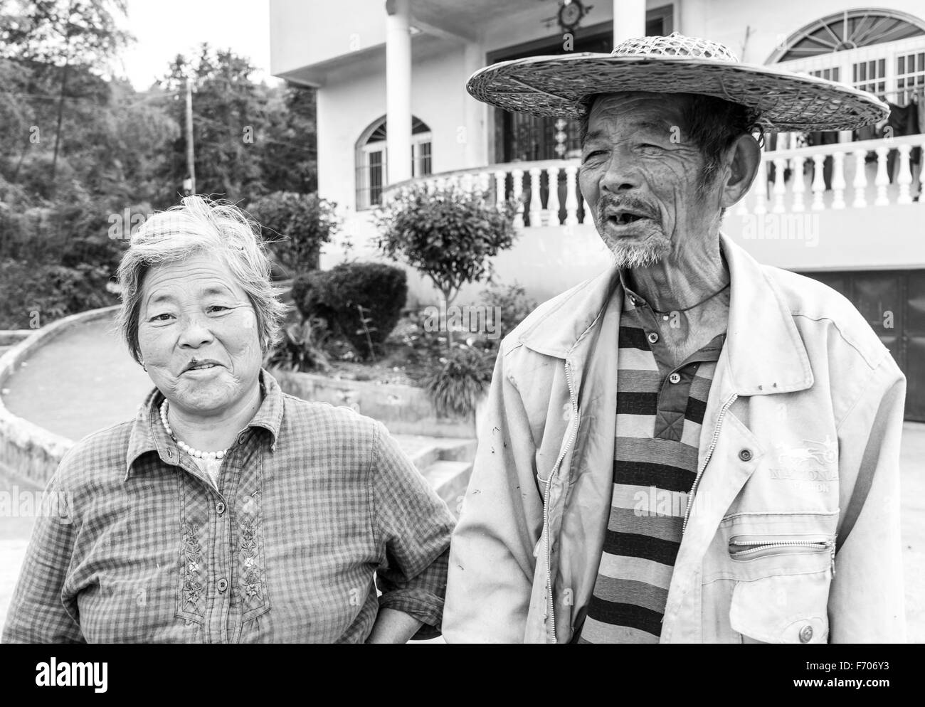 Ein älteres Ehepaar in Siping Dorf, Jinhua, China Stockfoto