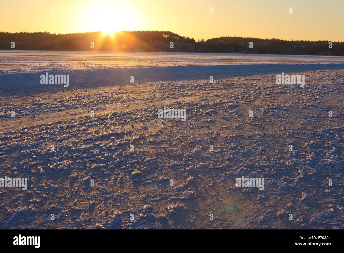 Zugefrorenen See Sonnenuntergang Stockfoto