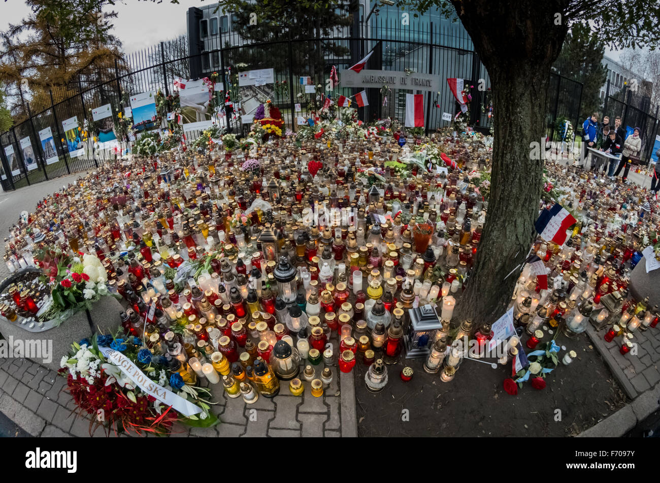 Hommage an 13. November 2015 Paris Angriffe, französische Botschaft, Warschau, Polen Stockfoto ... Hommage an 13. November 2015 Paris Angriffe, französische Botschaft, Warschau, Polen Stockfoto ...