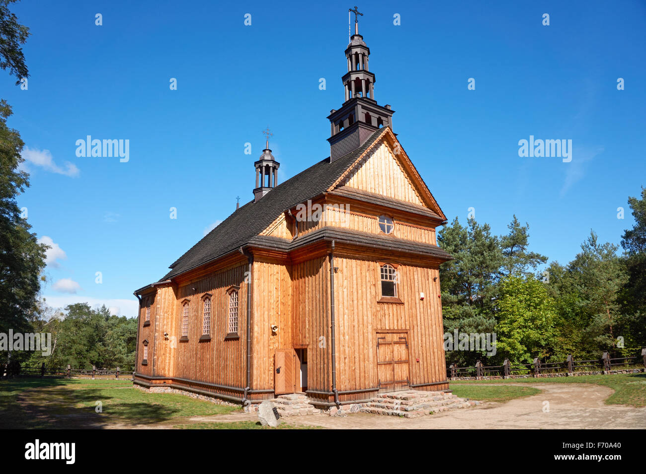 Das Museum der Landschaft Masowien in Sierpc, Polen. Holzkirche aus dem 18. Jahrhundert zog nach Sierpc im Jahr 2007 von Drazdzewo. Stockfoto