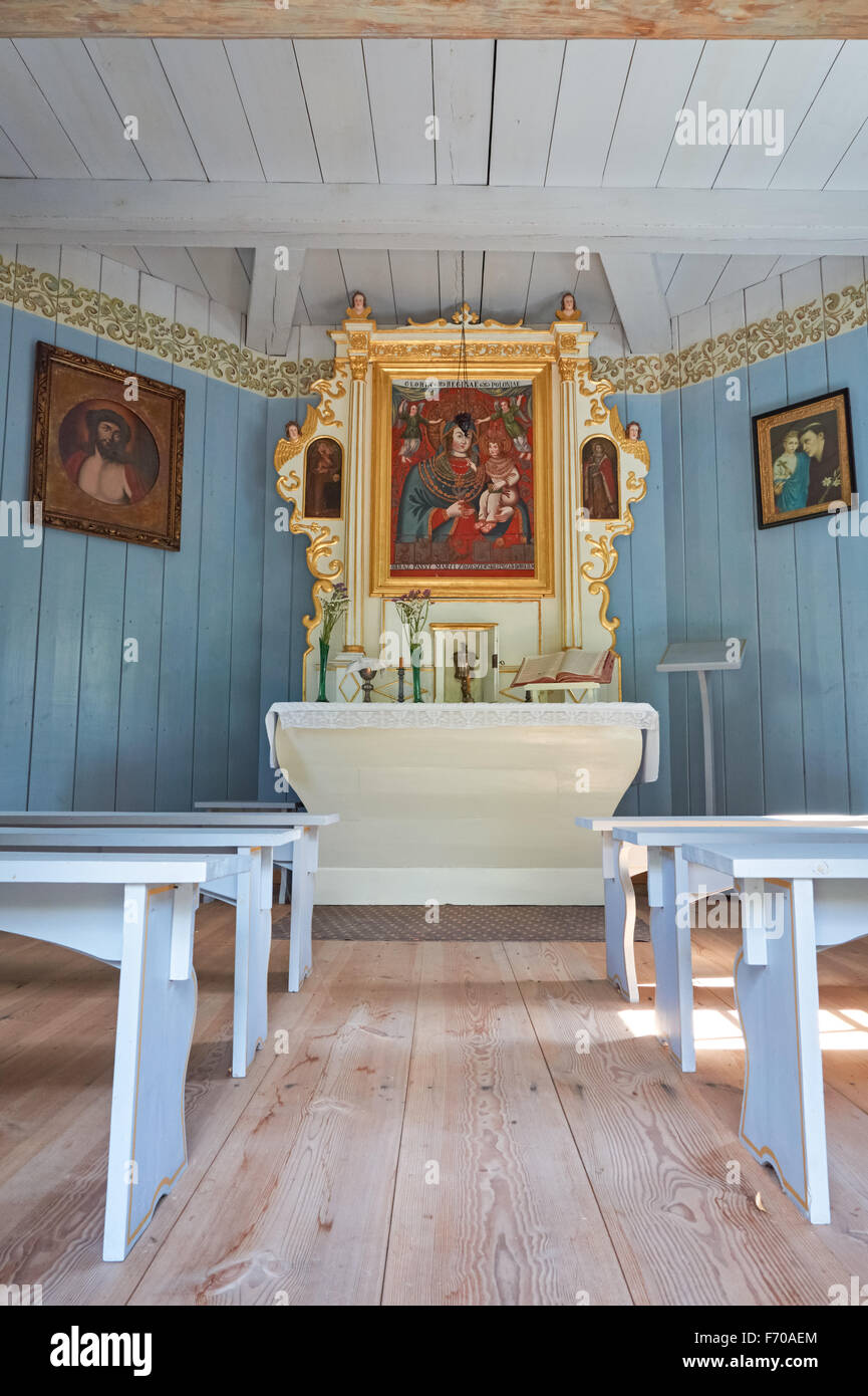 Das Museum der Landschaft Masowien in Sierpc, Polen. Innere des 17. Jahrhundert hölzerne Kapelle von Debsko. Stockfoto