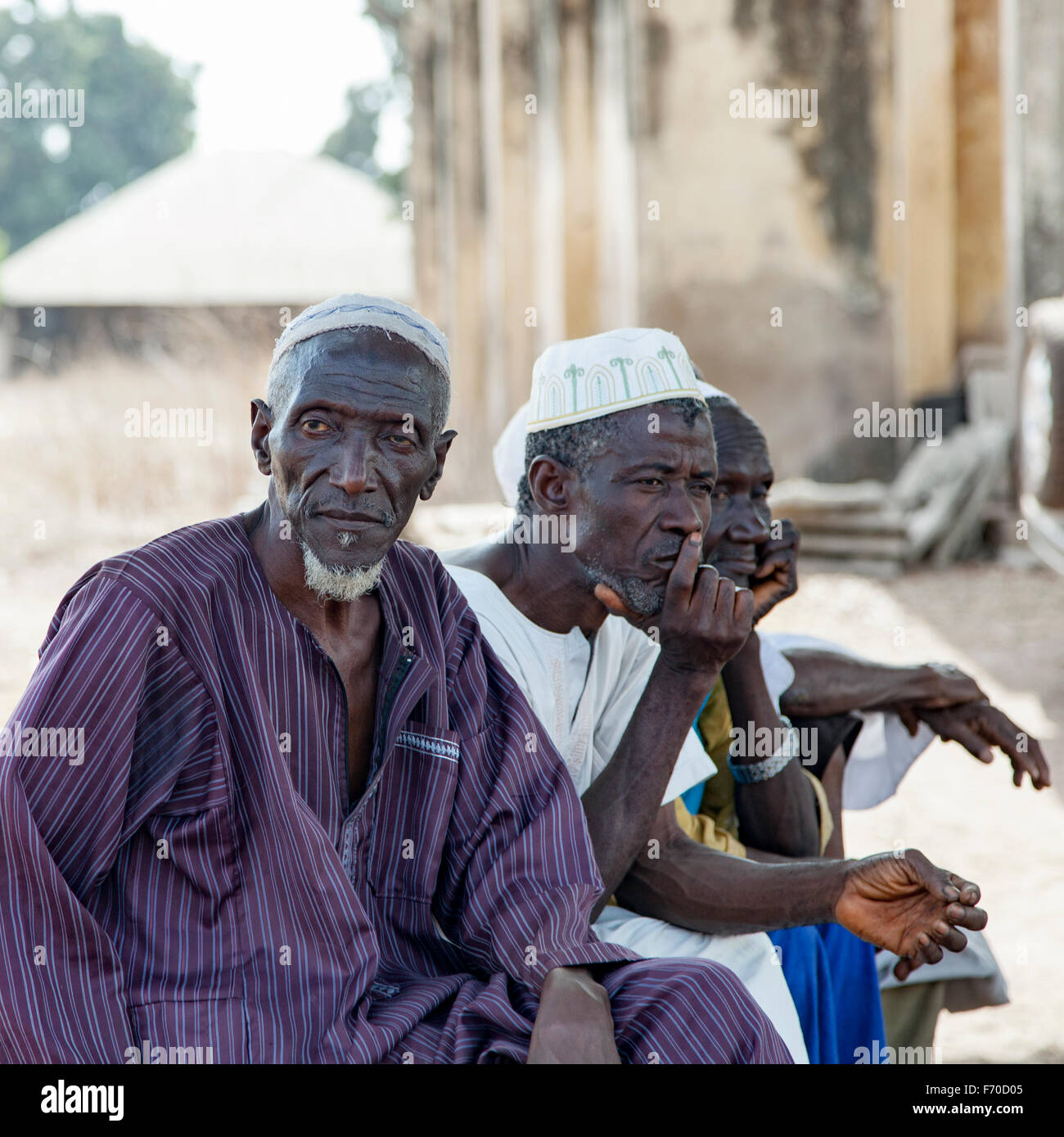 Gabu, Guinea-Bissau - 7. Mai 2014: Portrait des afrikanischen Dorfältesten. Alltagsszenen in ländlichen Guinea-Bissau. Stockfoto