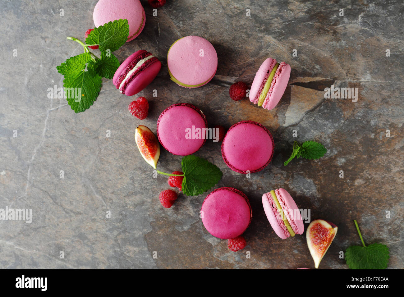 süße französische Macarons, Ansicht von oben Stockfoto