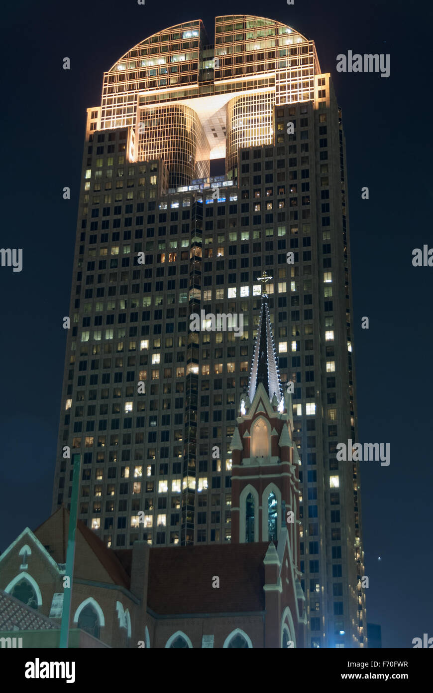 Dallas - 13. Mai 2007: Chase Tower ist ein 225 m (738 ft), 55-Geschichte Postmoderne Wolkenkratzer bei 2200 Ross Avenue in der City-Center-Di Stockfoto