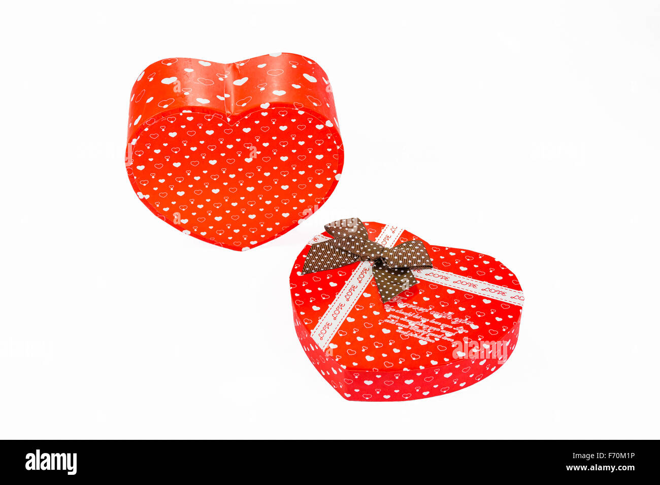 Valentinstag-Geschenk-Box, isoliert auf weiss in Herzform Stockfoto