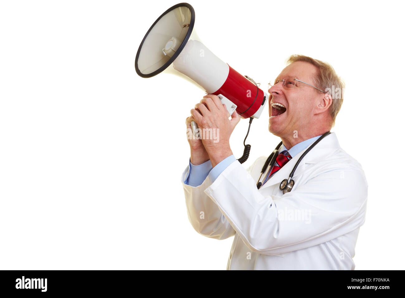 Leitender Oberarzt, laut zu schreien, in einem großen Megaphon Stockfoto