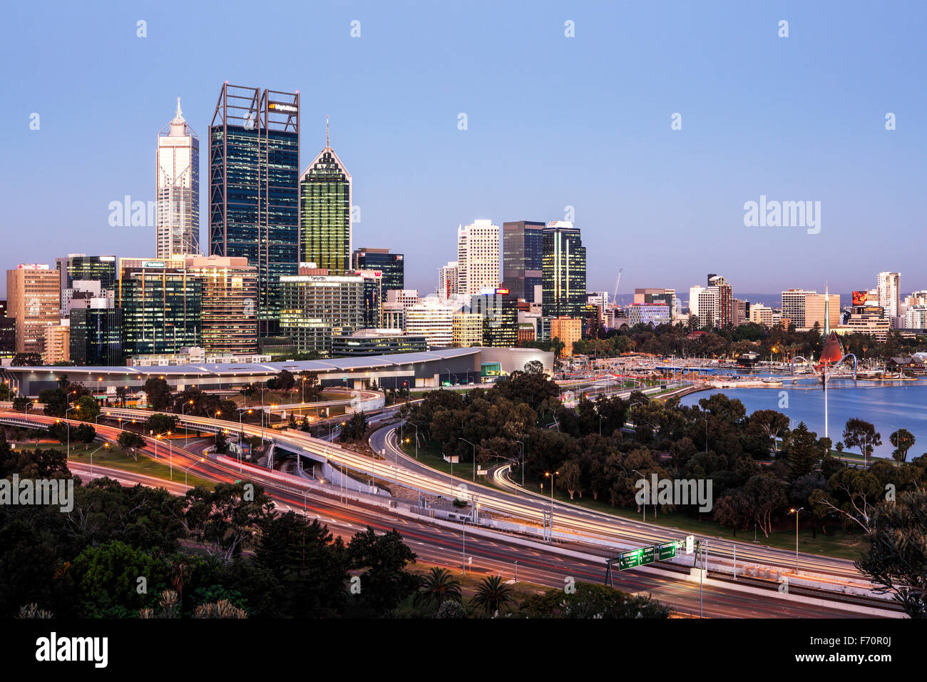 Die Ansicht von Perth Skyline vom Kings Park, Western Australia. Stockfoto