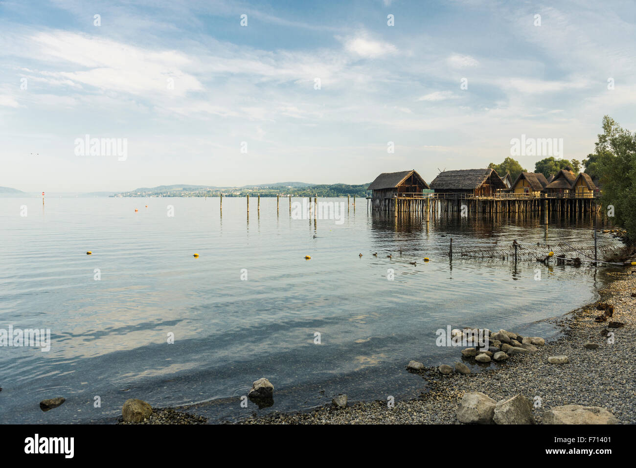 Stelzenläufer Häuser, Unteruhldingen Pfahlbauten-Museum, UNESCO-Weltkulturerbe, Bodensee, Baden-Württemberg, Deutschland Stockfoto