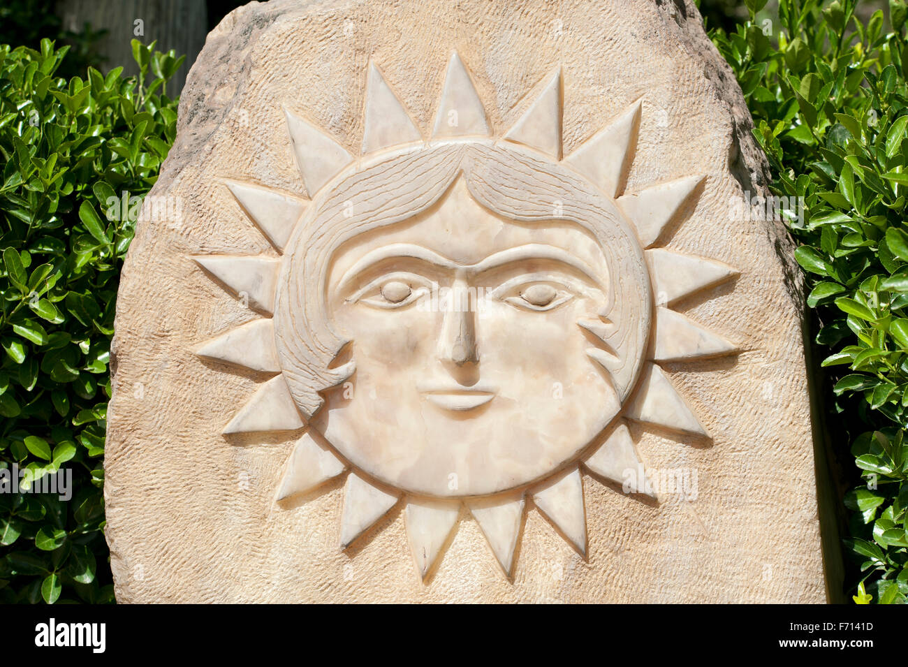 Sonne mit Gesicht gemeißelt in Stein, Golestan Palast, Teheran, Iran Stockfoto