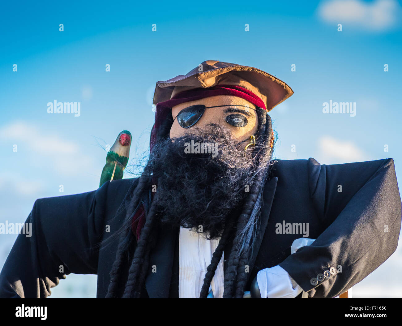 Home-made Piraten Charakter Vogelscheuche. Stockfoto