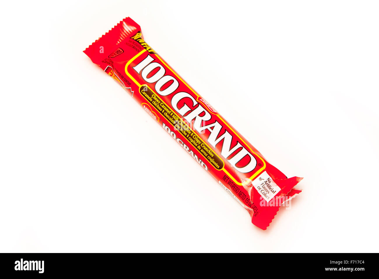 American candy 100 Grand Bar, ein Schokoriegel von Nestlé gemacht. Isoliert auf einem weißen Studio-Hintergrund. Stockfoto