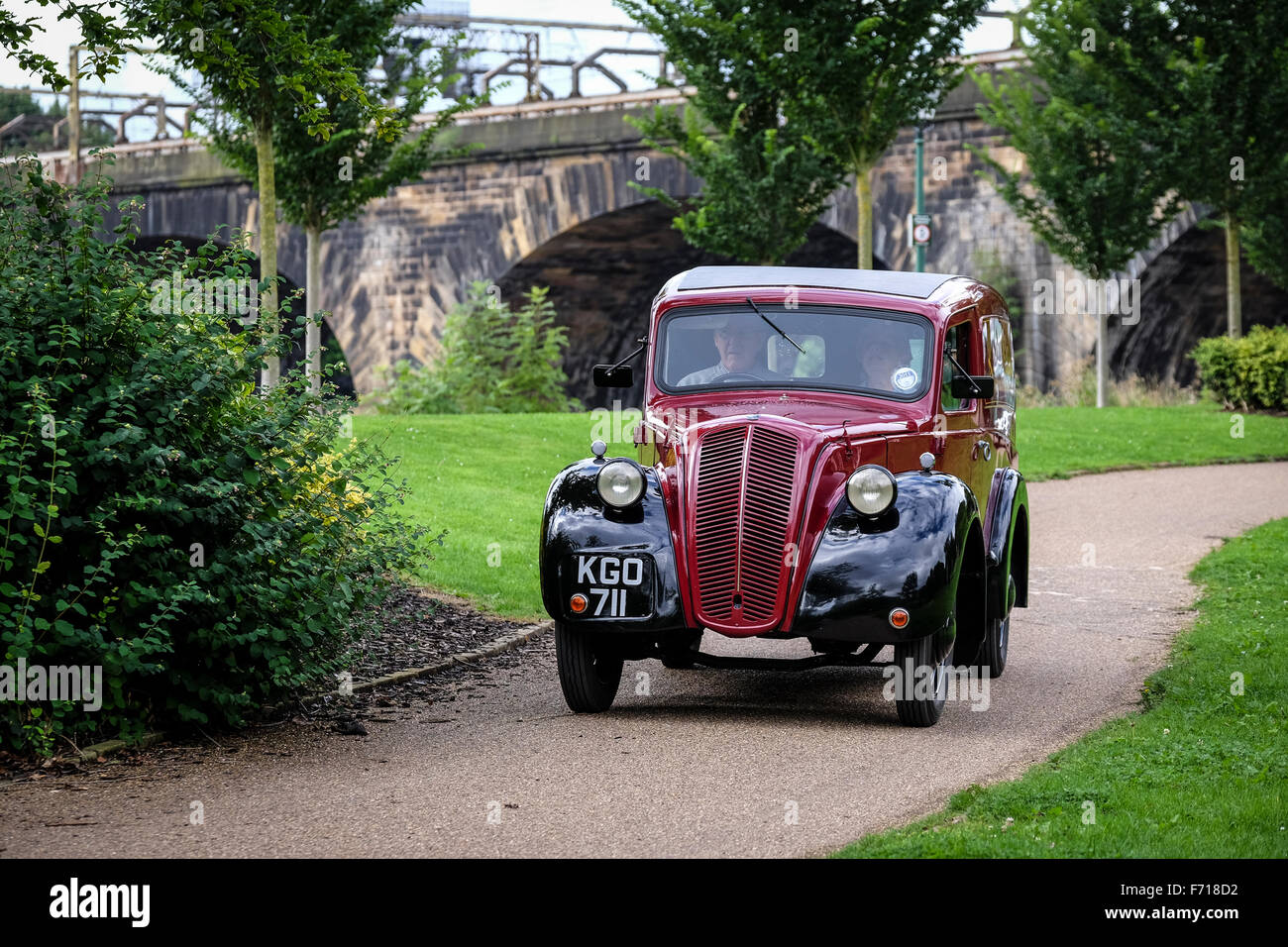 Vintage Red und Black Morris Z van Stockfoto