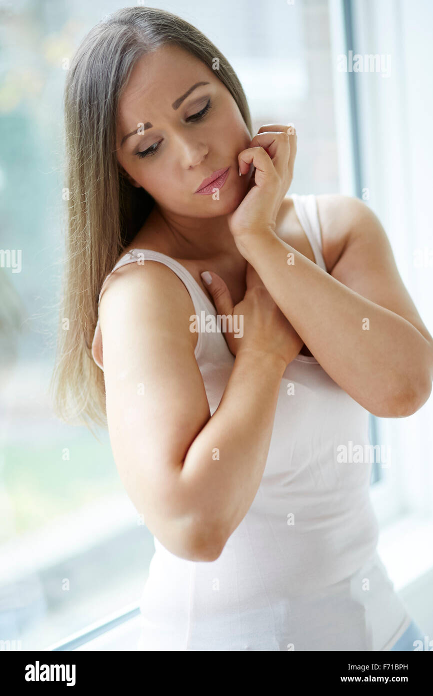 Frau, die eine Panikattacke Stockfoto