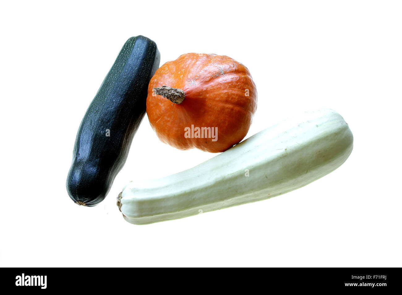 Orange Kürbis und grün squash Gemüse Knochenmark isoliert auf weiss Stockfoto
