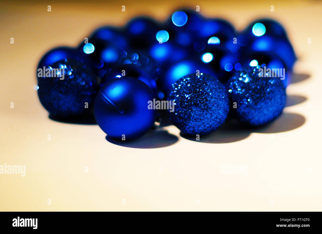 blau, Weihnachtskugeln, Glitzer, Glanz, Glaskugel, Stockfoto
