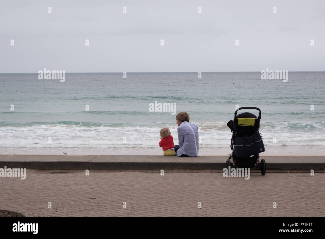 Mutter-Baby-Strand Stockfoto