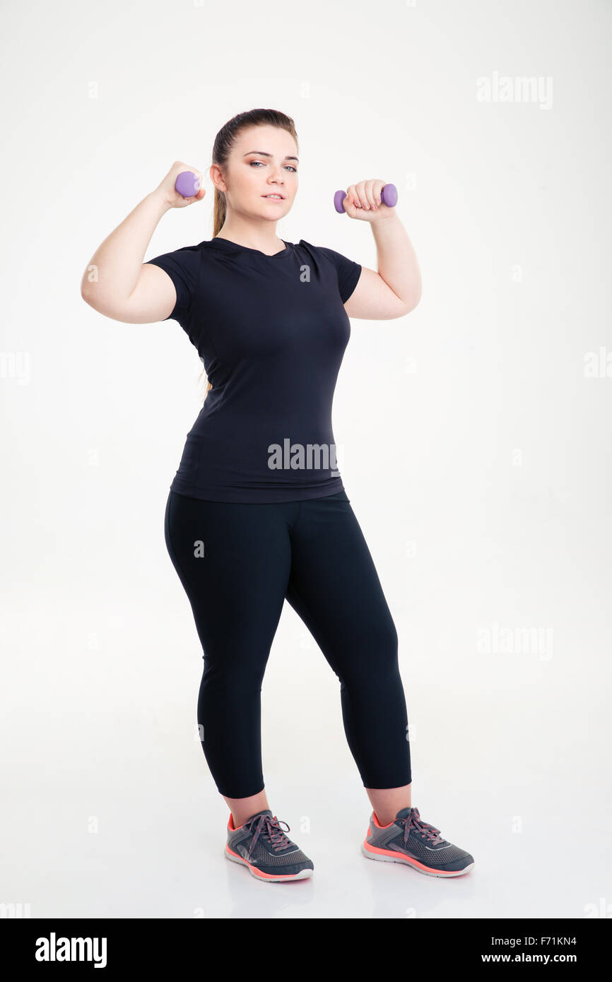 In voller Länge Portrait von eine fette Frau im Sport tragen Training mit Hanteln isoliert auf weißem Hintergrund Stockfoto