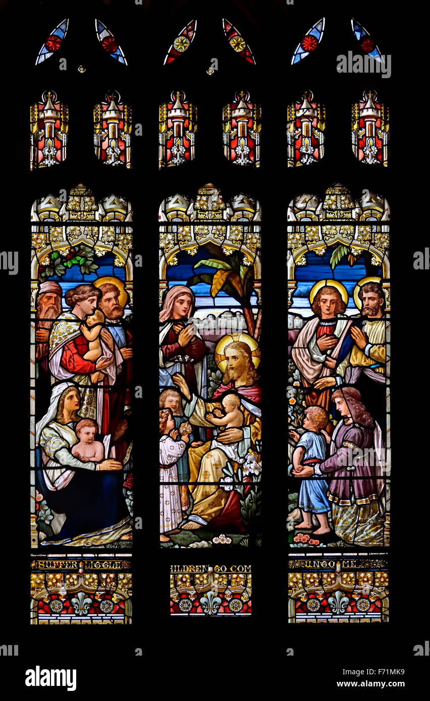 London, England, Vereinigtes Königreich. Gilde Kirche des St. Dunstan im Westen, Fleet Street. Glasmalerei-Fenster: Jesus Christus mit Kindern Stockfoto
