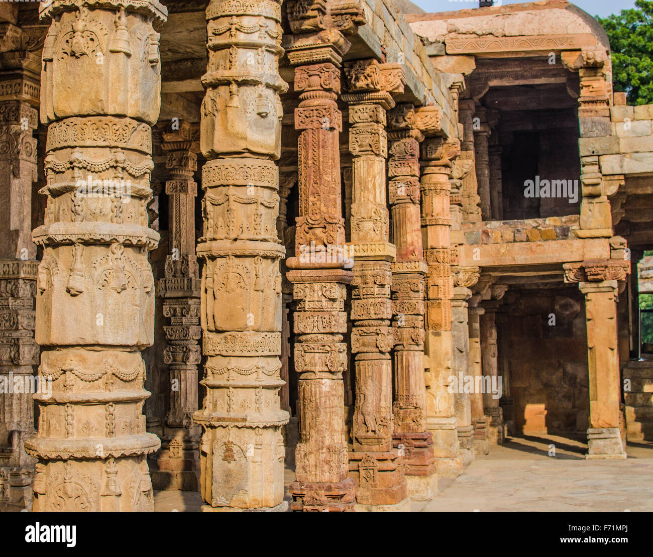Spalte Bögen, historischen Ort Kutb - Minar Stockfoto