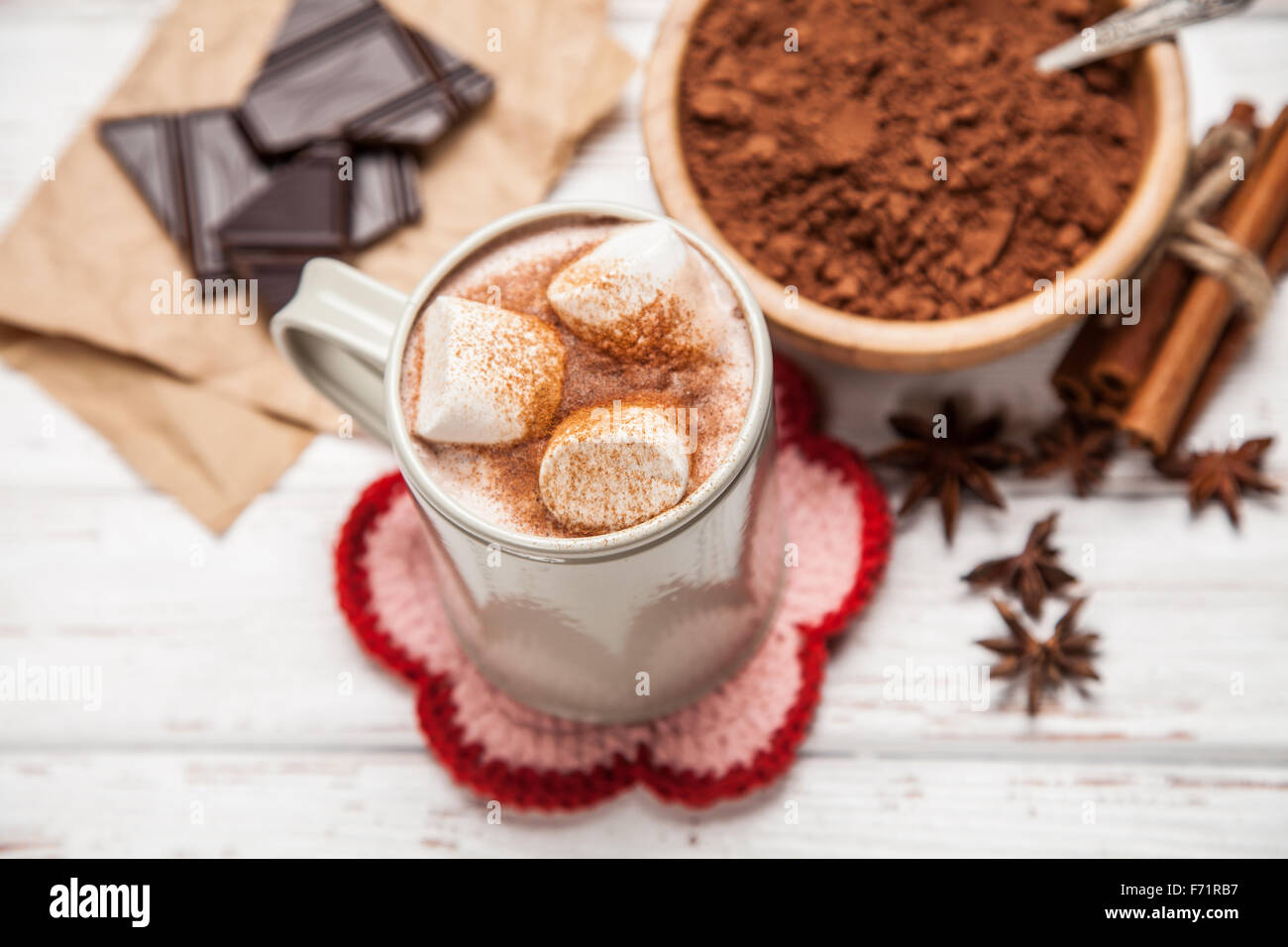 Kakaogetränk mit marshmallows Stockfoto