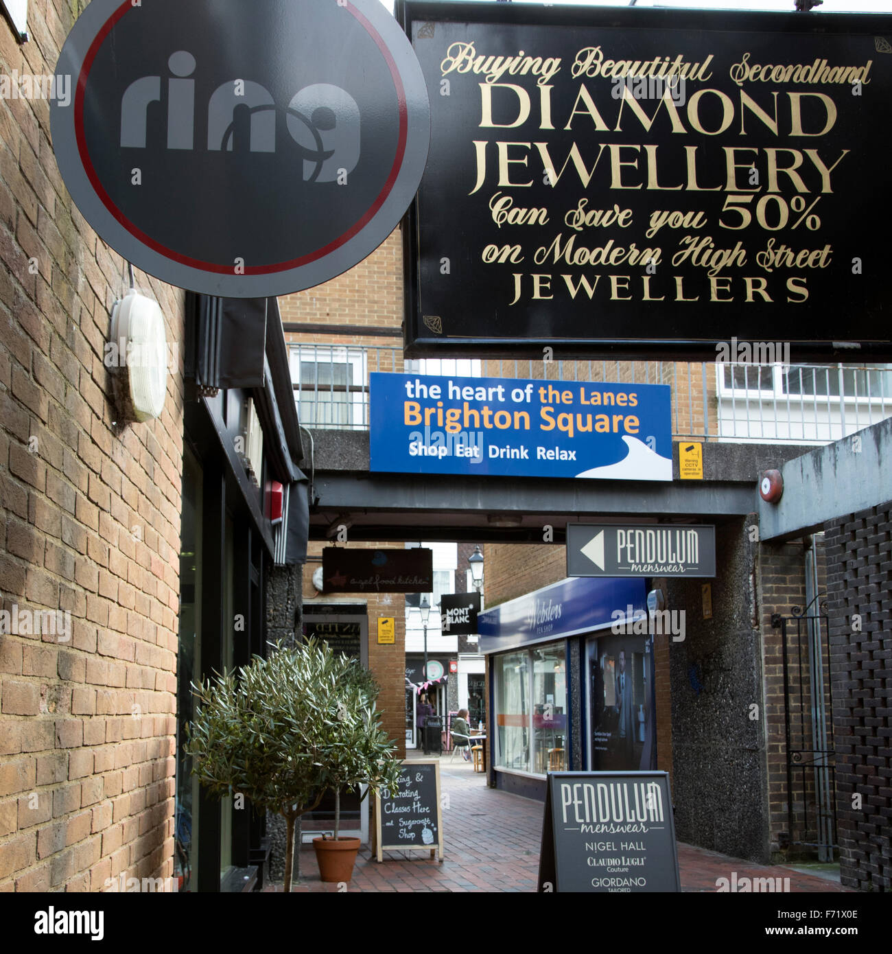 Rabatt Schmuck Zeichen in den Gassen in Brighton Stockfoto
