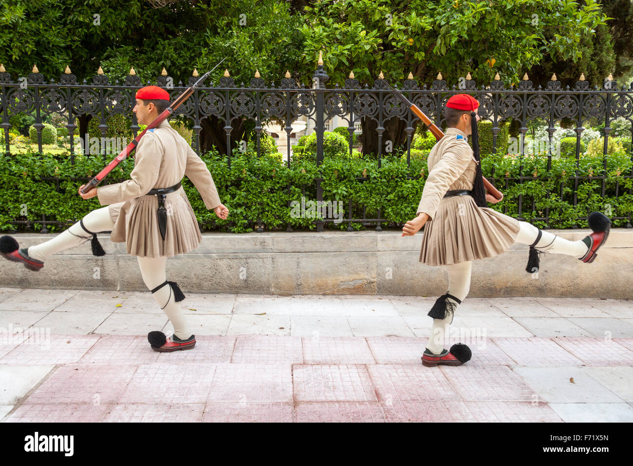 Griechische Soldaten, Evzonen, vor dem Präsidentenpalast, Athen, Griechenland Stockfoto