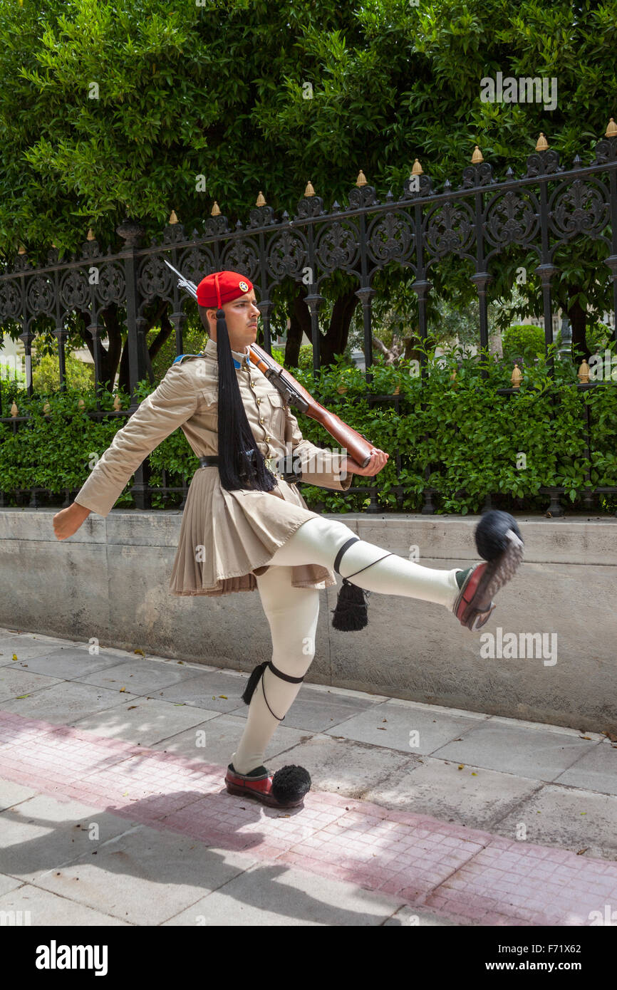 Griechischer Soldat, ein Evzone, vor dem Präsidentenpalast, Athen, Griechenland Stockfoto