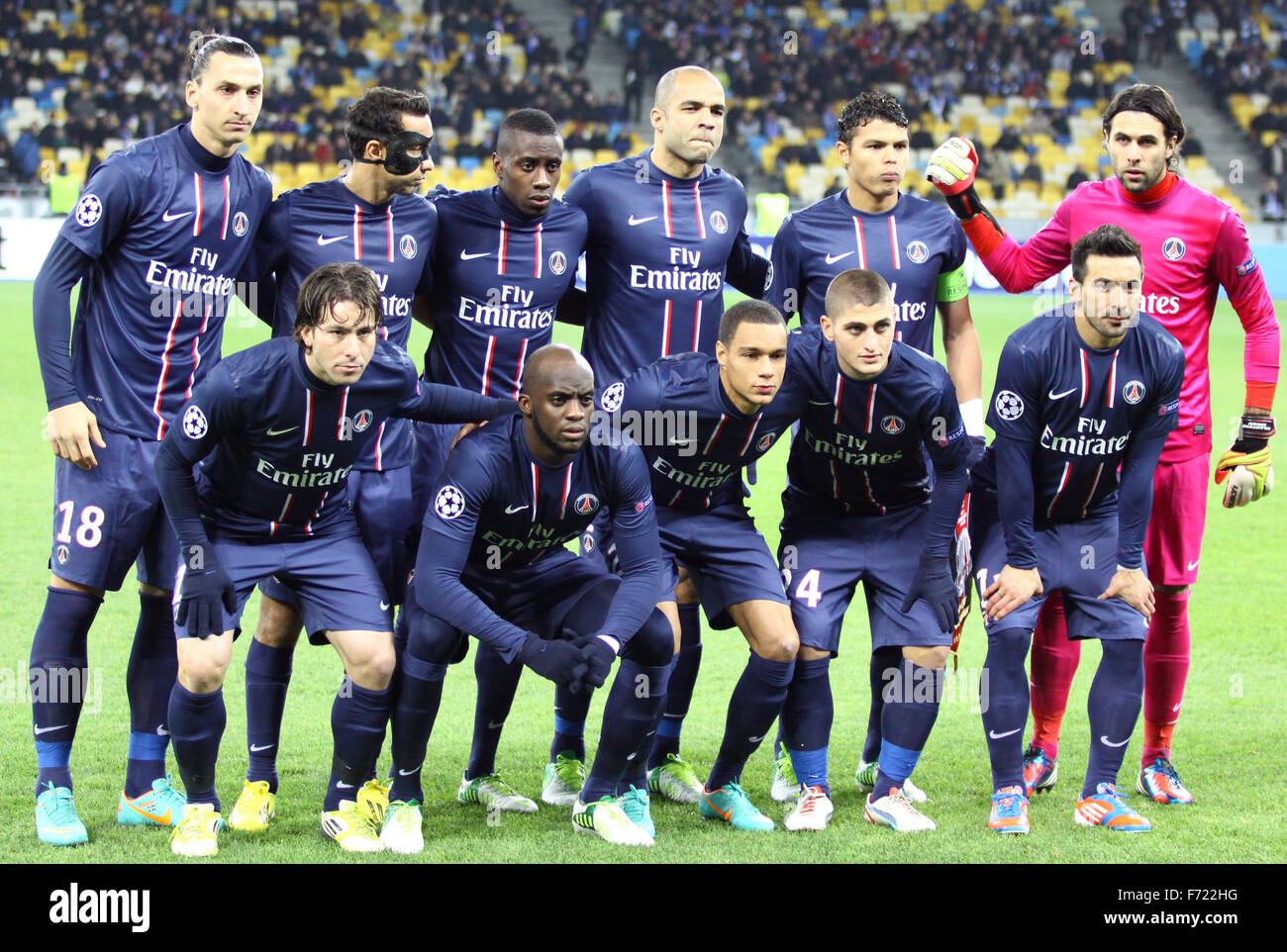 Kiew, UKRAINE - 21. November 2012: FC Paris Saint-Germain Team Pose für ein Gruppenfoto vor dem UEFA Champions League Spiel gegen Stockfoto