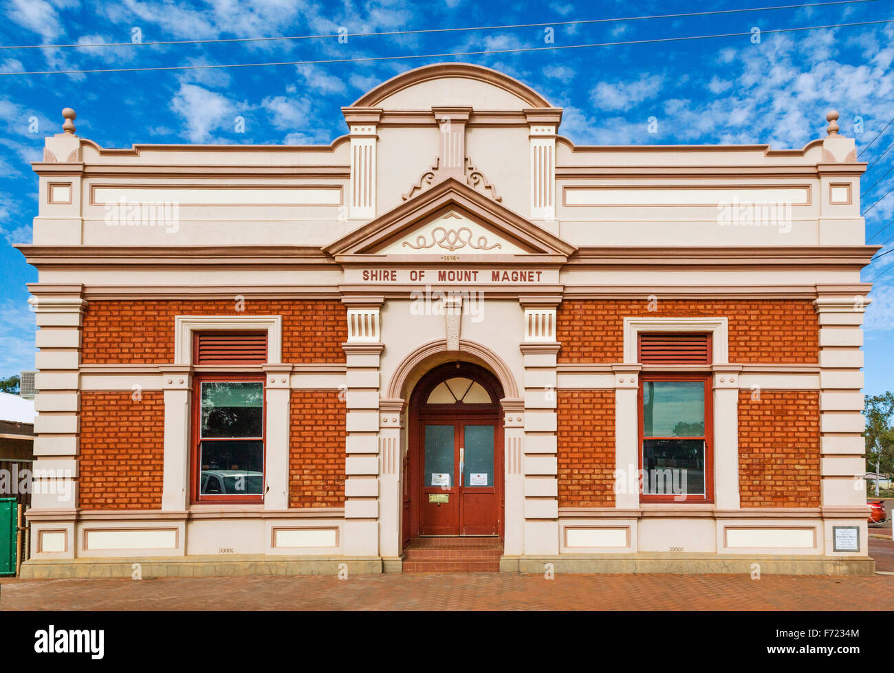 Australien, Western Australia, Mittlerer Westen, Murchison Bezirk, Mount Magnet, Shire Hall von weiten der Region Bergbau und pastoralen Stockfoto