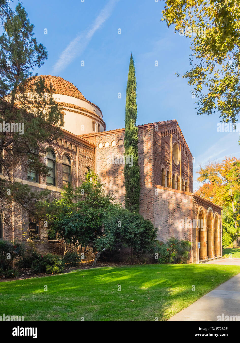 Vorderansicht des Außeneingang nach Kendall Hall, California State University Chico Chico, Kalifornien. Kendall Saalhäuser Stockfoto
