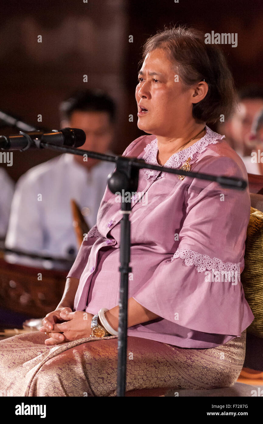 London, UK.  23. November 2015.  Ein Thai Klassik-Konzert findet am Senat-Haus, Universität von London, in der Feier des 60. Geburtstags von ihrer Königlichen Hoheit Prinzessin Maha Chakri Sirindhorn von Thailand (im Bild).  Bildnachweis: Stephen Chung / Alamy Live News Stockfoto