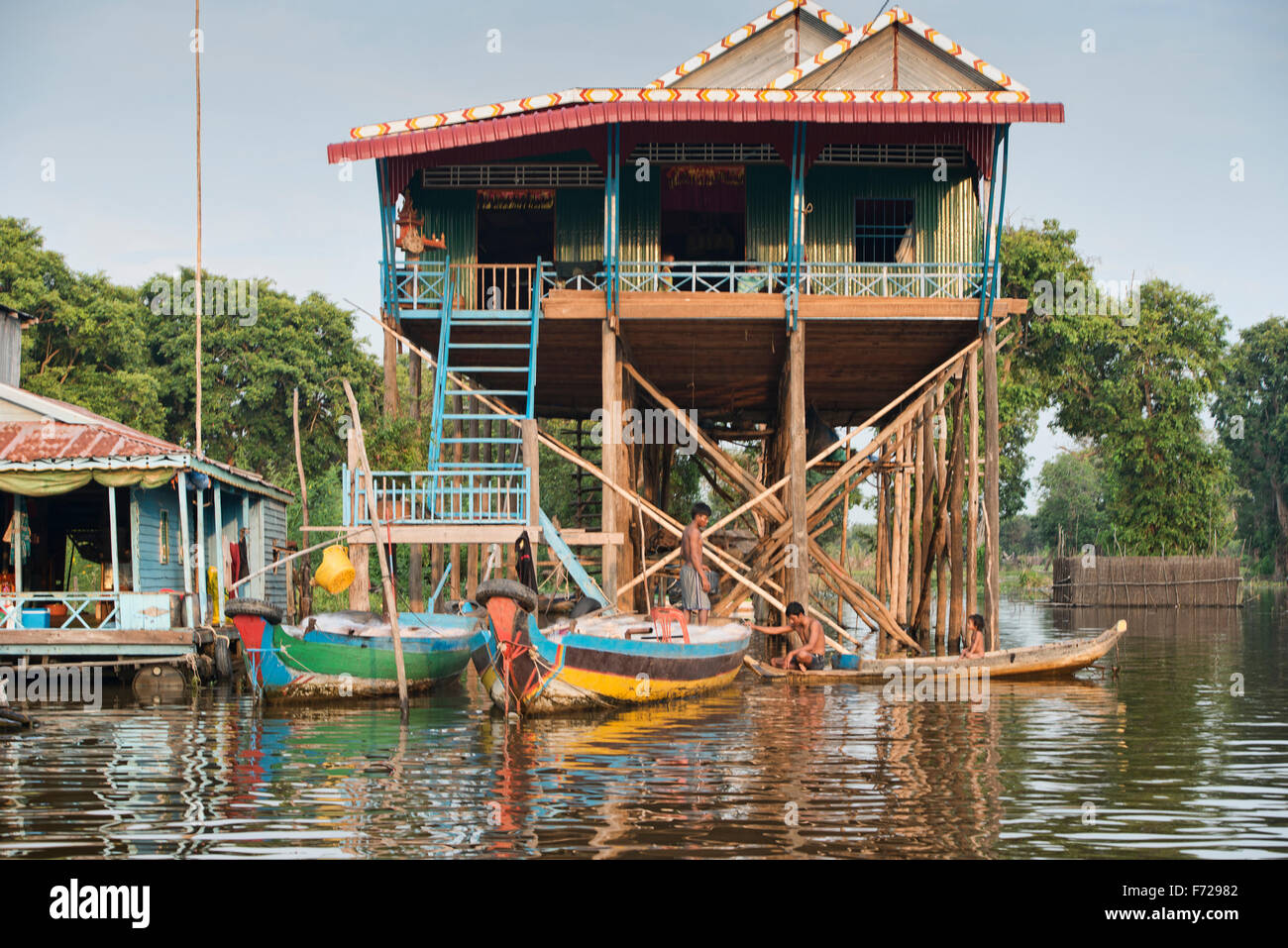 Das schwimmende Dorf Kampong Phluk in der Nähe von Siem Reap, Kambodscha Stockfoto