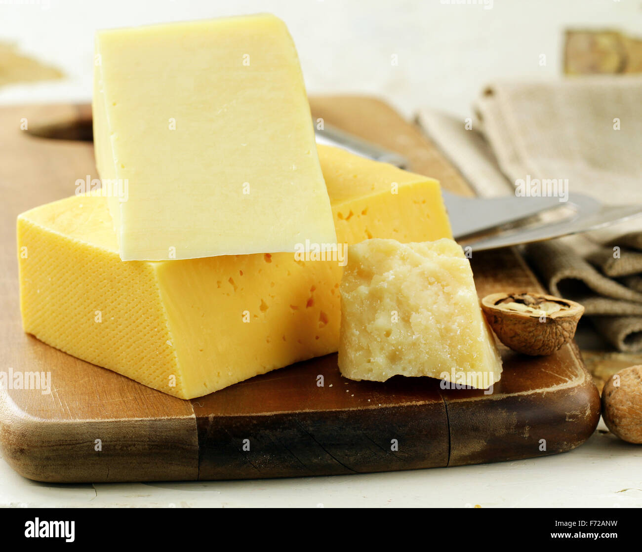 Käseplatte verschiedene Sorten Käse für eine Vorspeise Stockfoto