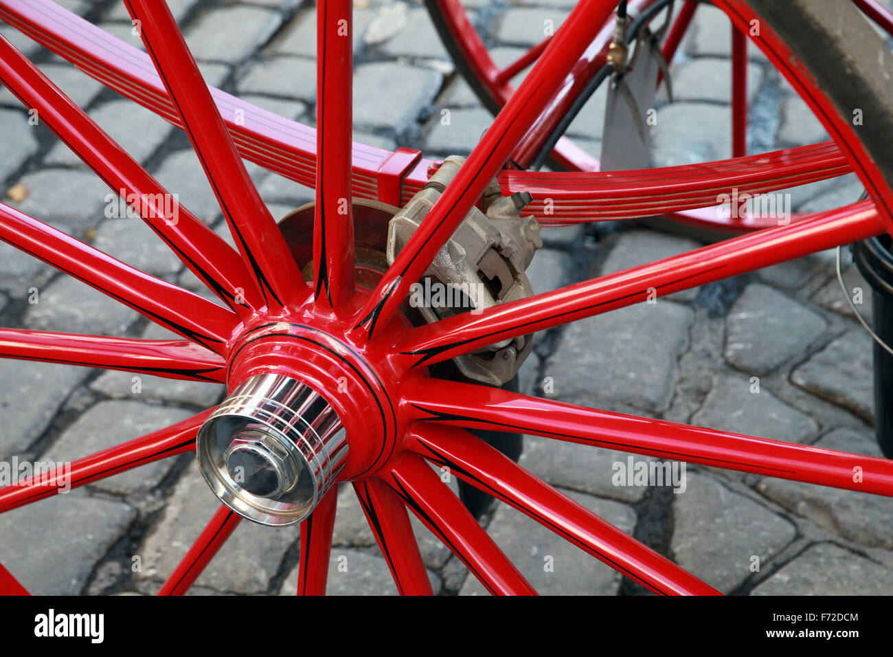 Roten Rad der Kutsche mit Automobil Scheibenbremse. Wien, Österreich Stockfoto