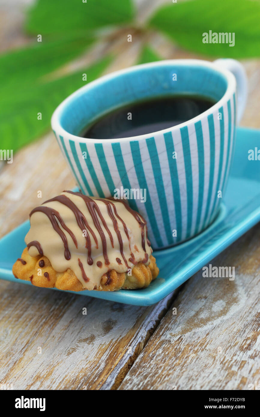 Tasse Kaffee und Schokolade und Toffee cookie Stockfoto