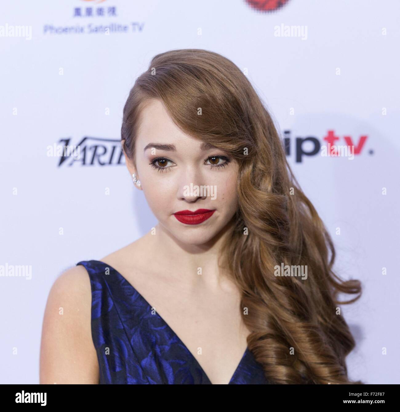 Holly Taylor im Ankunftsbereich für International Emmy Awards 2016, Quecksilber Ballroom in New York Hilton Midtown, New York, NY 23. November 2015. Foto von: Lev Radin/Everett Collection Stockfoto